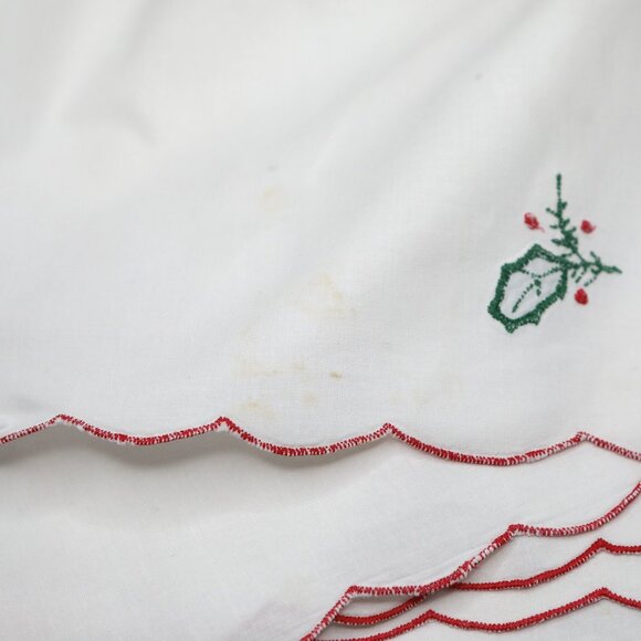 Vintage Christmas Scalloped Square White Napkins Embroidered Holly Holiday  x 6 - Picture 5 of 11